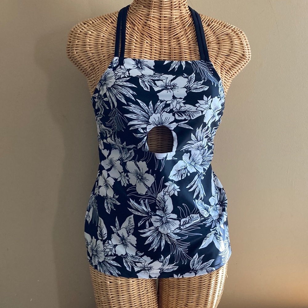 Time and Tru swim top M - Picture 1 of 5